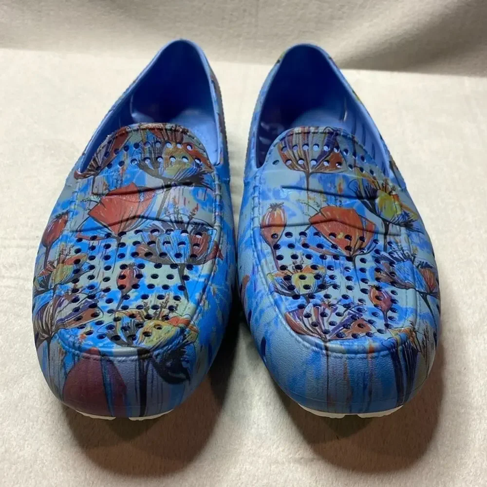 Floafers blue floral size 9